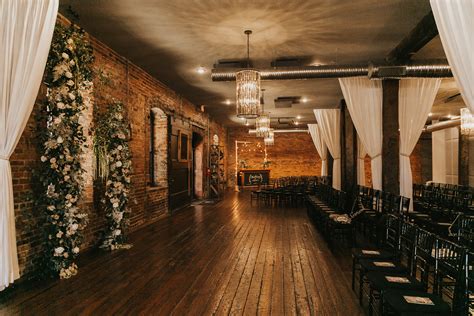 cottontail weddings & events <cite> February 12, 2020 · 5 reasons why to have an industrial-chic style wedding: 1) The building style speaks for itself - you don't have to bring in a ton of decorations! 2) Any color decor/clothing will pop and</cite>